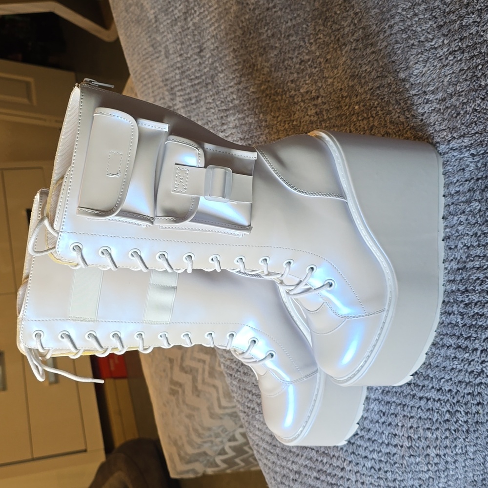 YRU Dune Dessert Pearl White Platform Boots Size 10